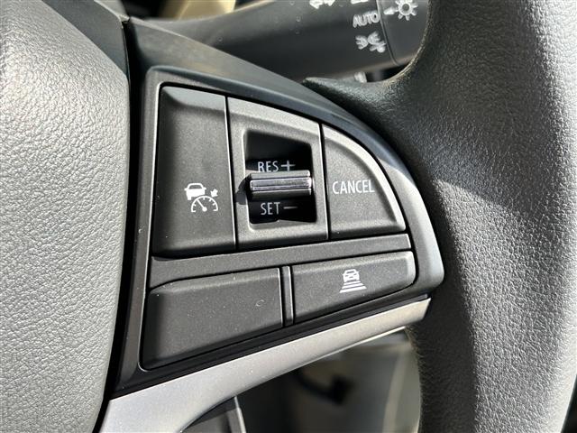 アクセルを踏まなくても設定した速度で走行可能なオートクルーズコントロールを装備しています！ロングドライブでも運転が楽になります。ブレーキやシフト操作でも解除可能です！