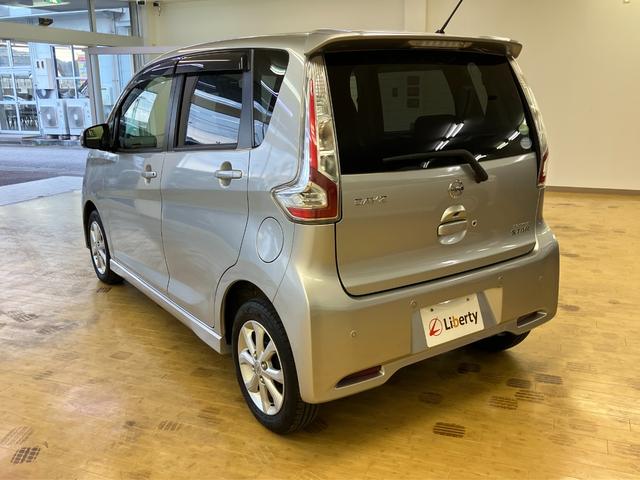 デイズ ハイウェイスター　Ｘ　全周囲カメラ　クリアランスソナー　レーンアシスト　衝突被害軽減システム　オートマチックハイビーム　オートライト　ＨＩＤ　スマートキー　アイドリングストップ　電動格納ミラー　ベンチシート　ＣＶＴ（20枚目）