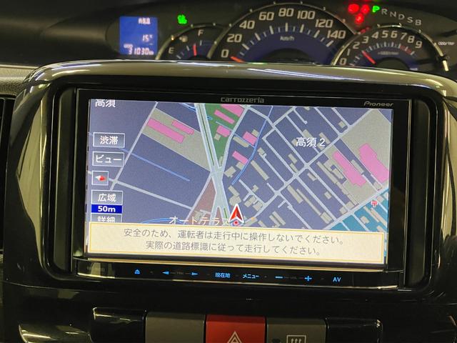 タント カスタムＸ　電動スライドドア　ナビ　ＴＶ　ＨＩＤ　スマートキー　アイドリングストップ　電動格納ミラー　ベンチシート　ＣＶＴ　盗難防止システム　ＡＢＳ　アルミホイール　衝突安全ボディ　エアコン　パワーステアリング（4枚目）