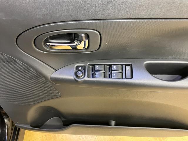 タント カスタムＸ　電動スライドドア　ナビ　ＴＶ　ＨＩＤ　スマートキー　アイドリングストップ　電動格納ミラー　ベンチシート　ＣＶＴ　盗難防止システム　ＡＢＳ　アルミホイール　衝突安全ボディ　エアコン　パワーステアリング（11枚目）