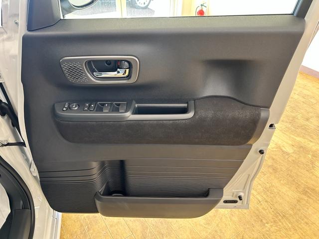 ホンダ N-BOXカスタム 69枚目