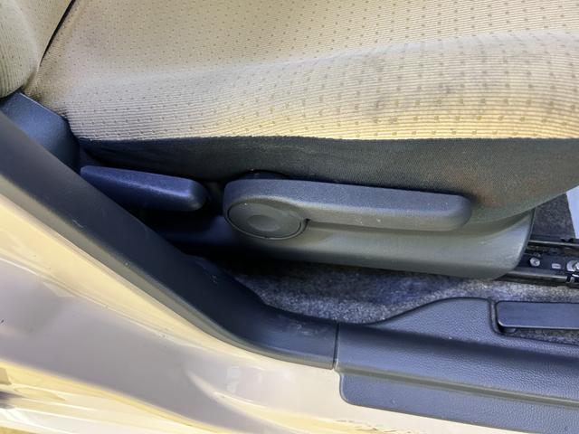 アルトラパン Ｘ　ＴＶ　スマートキー　電動格納ミラー　ベンチシート　ＡＴ　盗難防止システム　ＡＢＳ　ＣＤ　アルミホイール　衝突安全ボディ　エアコン　パワーステアリング　パワーウィンドウ（60枚目）