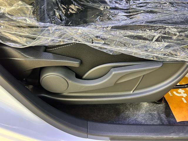 タフト Ｇ　ダーククロムベンチャー　バックカメラ　クリアランスソナー　オートクルーズコントロール　衝突被害軽減システム　オートライト　ＬＥＤヘッドランプ　スマートキー　アイドリングストップ　電動格納ミラー　シートヒーター　ガラスルーフ（69枚目）