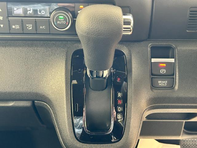 Ｎ－ＢＯＸカスタム ターボ　バックカメラ　両側電動スライドドア　クリアランスソナー　オートクルーズコントロール　衝突被害軽減システム　オートライト　ＬＥＤヘッドランプ　スマートキー　アイドリングストップ　電動格納ミラー（8枚目）