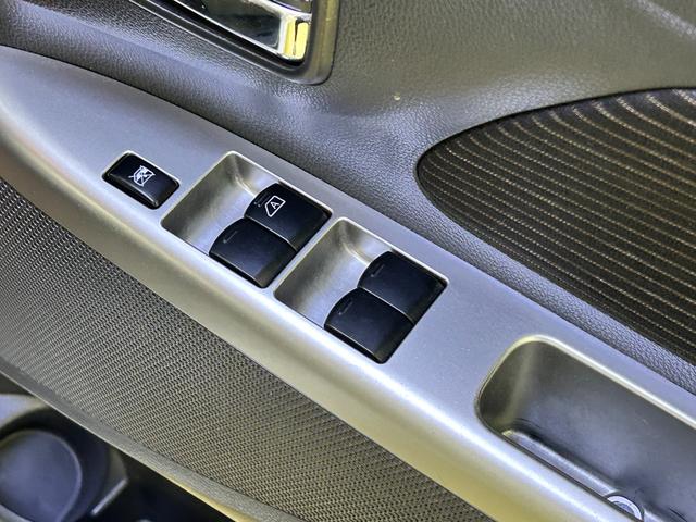 ｅＫカスタム Ｍ　ＴＶ　ＨＩＤ　キーレスエントリー　アイドリングストップ　電動格納ミラー　ベンチシート　ＣＶＴ　ＡＢＳ　ＣＤ　アルミホイール　衝突安全ボディ　エアコン（13枚目）