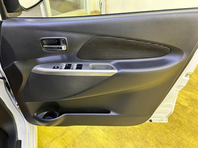 ｅＫカスタム Ｍ　ＴＶ　ＨＩＤ　キーレスエントリー　アイドリングストップ　電動格納ミラー　ベンチシート　ＣＶＴ　ＡＢＳ　ＣＤ　アルミホイール　衝突安全ボディ　エアコン（61枚目）