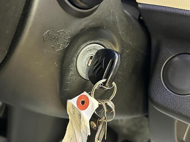 アルト Ｓ　キーレスエントリー　アイドリングストップ　電動格納ミラー　シートヒーター　ＣＶＴ　盗難防止システム　ＡＢＳ　ＥＳＣ　ＣＤ　ミュージックプレイヤー接続可　衝突安全ボディ　エアコン　パワーステアリング（10枚目）