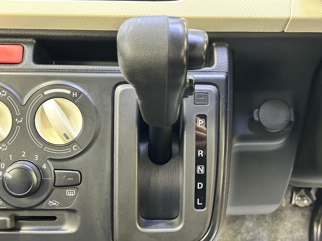 アルト Ｓ　キーレスエントリー　アイドリングストップ　電動格納ミラー　シートヒーター　ＣＶＴ　盗難防止システム　ＡＢＳ　ＥＳＣ　ＣＤ　ミュージックプレイヤー接続可　衝突安全ボディ　エアコン　パワーステアリング（11枚目）