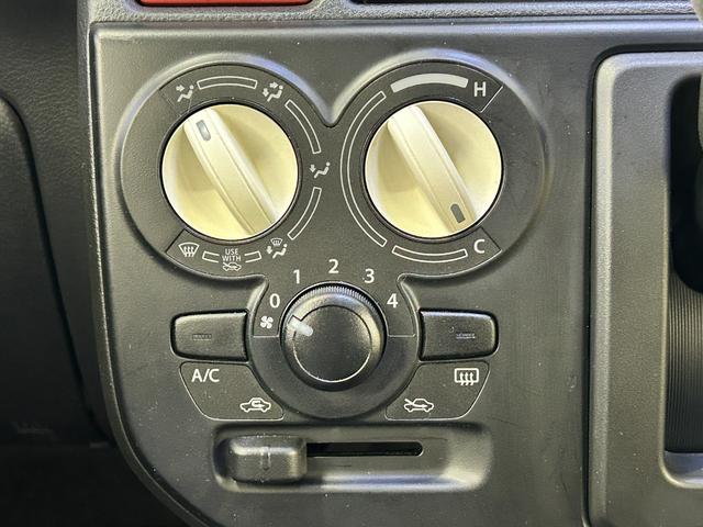 アルト Ｓ　キーレスエントリー　アイドリングストップ　電動格納ミラー　シートヒーター　ＣＶＴ　盗難防止システム　ＡＢＳ　ＥＳＣ　ＣＤ　ミュージックプレイヤー接続可　衝突安全ボディ　エアコン　パワーステアリング（12枚目）