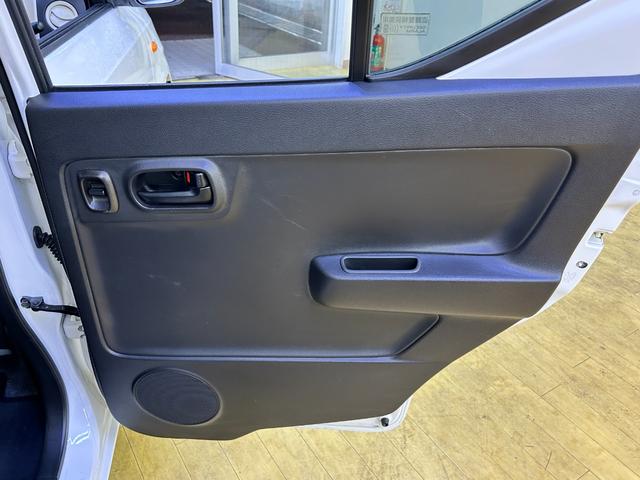 アルト Ｓ　キーレスエントリー　アイドリングストップ　電動格納ミラー　シートヒーター　ＣＶＴ　盗難防止システム　ＡＢＳ　ＥＳＣ　ＣＤ　ミュージックプレイヤー接続可　衝突安全ボディ　エアコン　パワーステアリング（60枚目）