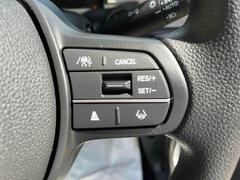 アクセルを踏まなくても設定した速度で走行可能なオートクルーズコントロールを装備しています！ロングドライブでも運転が楽になります。ブレーキやシフト操作でも解除可能です！ 4