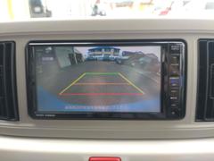 バックカメラも付いています。駐車の時に便利なのはもちろんの事、後方死角にいる子供たちに気が付くことができるので安心安全ですね 3