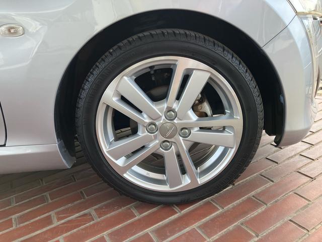 【自社工場完備】点検整備などのサービスが当店のメイン業務ですので何でもお申し付けください。ピットには整備用リフトや専用工具一式取り揃えております。