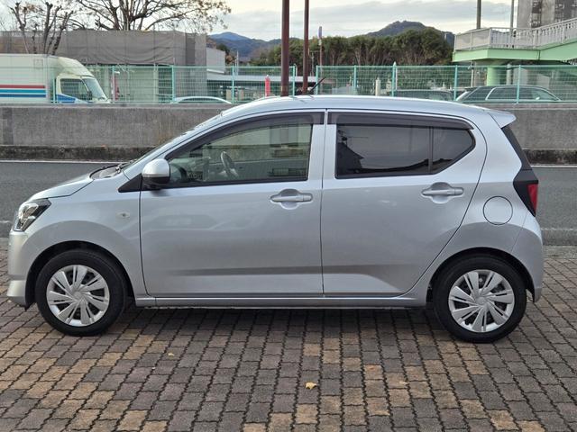 ミライース Ｘ　ＳＡＩＩＩ　スマートアシスト３　衝突軽減ブレーキ　純正ＣＤプレーヤー　障害物センサー　レーンキープアシスト　ＡＢＳ　アイドリングストップ　車検令和１０年２月４日　禁煙車　外装コーティング　車内除菌清掃済み（5枚目）