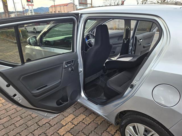 ミライース Ｘ　ＳＡＩＩＩ　スマートアシスト３　衝突軽減ブレーキ　純正ＣＤプレーヤー　障害物センサー　レーンキープアシスト　ＡＢＳ　アイドリングストップ　車検令和１０年２月４日　禁煙車　外装コーティング　車内除菌清掃済み（29枚目）