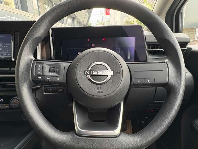 ステアリングスイッチ付き★ナビの音量調整などもハンドルのスイッチでできるので便利です★