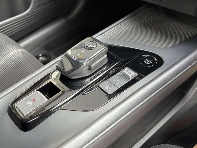 前後の動きのみで操作できる新デザインの電制シフト☆スイッチ式のパーキングです☆