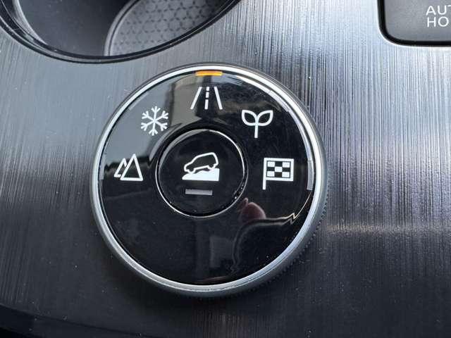 �h���C�u���[�h�Z���N�^�[���r�m�n�v���[�h�ł́A�ᓹ�ŃX���[�X�ɑ����悤�A���s��Ԃɉ����đO��̋쓮�͔z�����œK�ɐ��䂷��ƂƂ��ɁA�A�N�Z�����삪���₷���œK�ȉ����͂ɃR���g���[�����܂���