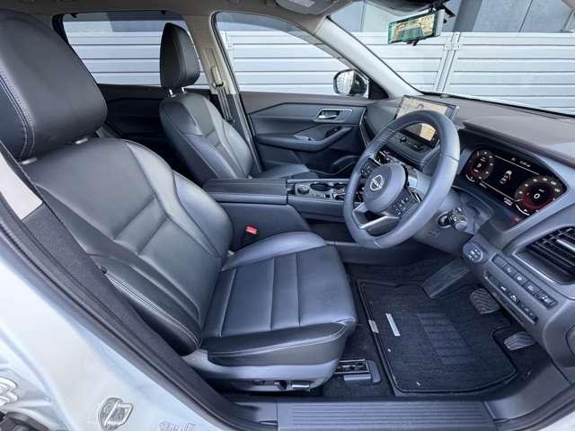 �����̓u���b�N�J���[���Â��ȋ�Ԃŏ㎿���G�N�X�g���C���́A�㋉�Z�_�������芷���Ă��㎿���Ɗ����Ă���������悤�Ïl���ɂ������A����U���ւ̑΍��O�ꁙ