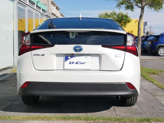 プリウス Ａ　純正ナビ　バックモニター　ＥＴＣ　プッシュスタート　ドライブレコーダー　オートエアコン　オートハイビーム　車線逸脱警報　衝突被害軽減システムプリクラッシュセーフティ付き（6枚目）