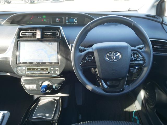 プリウス Ａ　純正ナビ　バックモニター　ＥＴＣ　プッシュスタート　ドライブレコーダー　オートエアコン　オートハイビーム　車線逸脱警報　衝突被害軽減システムプリクラッシュセーフティ付き（10枚目）