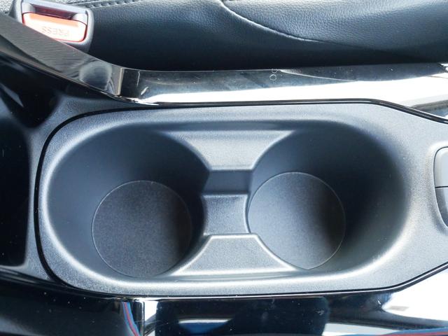 カローラクロス ハイブリッド　Ｚ　ディスプレイオーディオ　パノラミックビューモニタ　ＥＴＣ　プッシュスタート　ＬＥＤヘッドライト　ドライブレコーダー　パワーバックドア　パーキングホールド　トヨタセーフティセンス付き（25枚目）