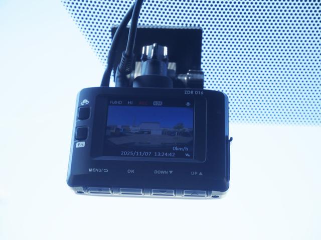 カローラクロス ハイブリッド　Ｚ　ディスプレイオーディオ　パノラミックビューモニタ　ＥＴＣ　プッシュスタート　ＬＥＤヘッドライト　ドライブレコーダー　パワーバックドア　パーキングホールド　トヨタセーフティセンス付き（28枚目）