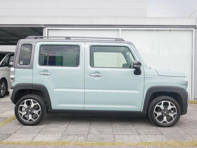 弊社専門のスタッフによる、まるまるクリンを実施。車の内外装を徹底洗浄！