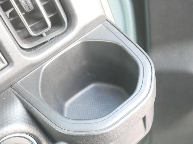 運転席ドリンクホルダー