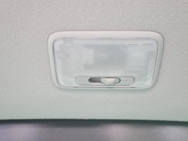 後列ルームランプ