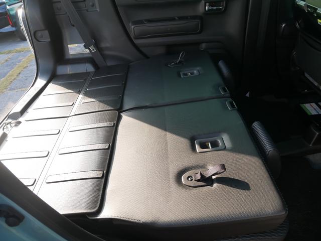 後列を畳むことで収納スペースを拡大できます。