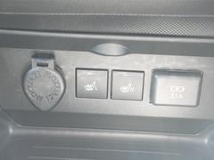 ＵＳＢ差込口（充電用です）　シガーソケット　シートヒーター（運転席助手席両方にあります） 5