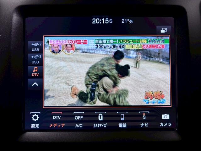 ジープ・チェロキー トレイルホーク　純正ナビ　フルセグＴＶ　パワーシート　ハーフレザー　４ＷＤ　パワーバックドア　ＥＴＣ　バックカメラ　クルーズコントロール　ルーフレール　ＬＥＤヘッドライト　純正１８インチＡＷ　ステアリングスイッチ　衝（13枚目）