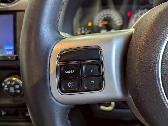 ジープ・コンパス アルティテュード　スポーツ　バックカメラ／サイドカメラ／クルーズコントロール／純正１７インチブラックアルミホイール／禁煙車／社外７インチナビ／ルーフレール／革巻きステアリング／ＥＴＣ／Ｂｌｕｅｔｏｏｔｈ（16枚目）