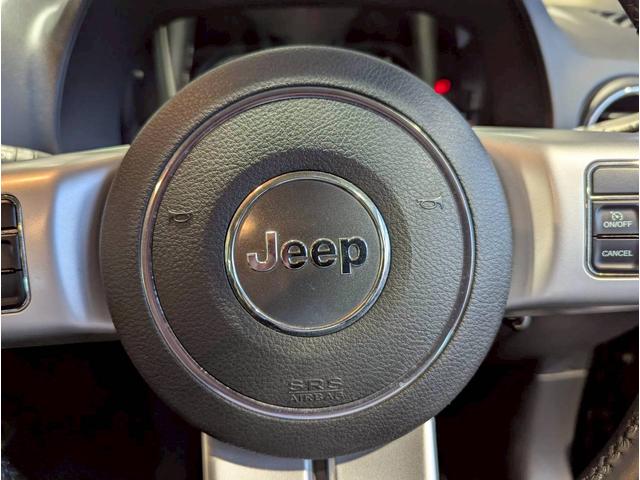 ジープ・コンパス アルティテュード　スポーツ　バックカメラ／サイドカメラ／クルーズコントロール／純正１７インチブラックアルミホイール／禁煙車／社外７インチナビ／ルーフレール／革巻きステアリング／ＥＴＣ／Ｂｌｕｅｔｏｏｔｈ（17枚目）