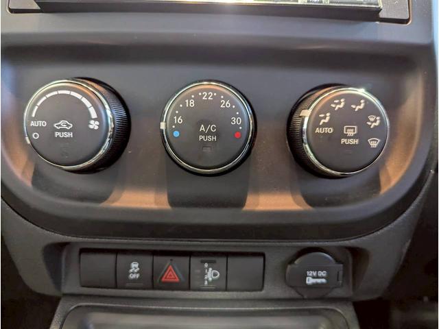 ジープ・コンパス アルティテュード　スポーツ　バックカメラ／サイドカメラ／クルーズコントロール／純正１７インチブラックアルミホイール／禁煙車／社外７インチナビ／ルーフレール／革巻きステアリング／ＥＴＣ／Ｂｌｕｅｔｏｏｔｈ（34枚目）