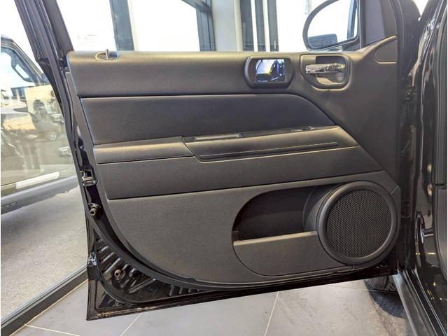 ジープ・コンパス アルティテュード　スポーツ　バックカメラ／サイドカメラ／クルーズコントロール／純正１７インチブラックアルミホイール／禁煙車／社外７インチナビ／ルーフレール／革巻きステアリング／ＥＴＣ／Ｂｌｕｅｔｏｏｔｈ（42枚目）