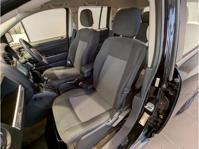 ジープ・コンパス アルティテュード　スポーツ　バックカメラ／サイドカメラ／クルーズコントロール／純正１７インチブラックアルミホイール／禁煙車／社外７インチナビ／ルーフレール／革巻きステアリング／ＥＴＣ／Ｂｌｕｅｔｏｏｔｈ（44枚目）