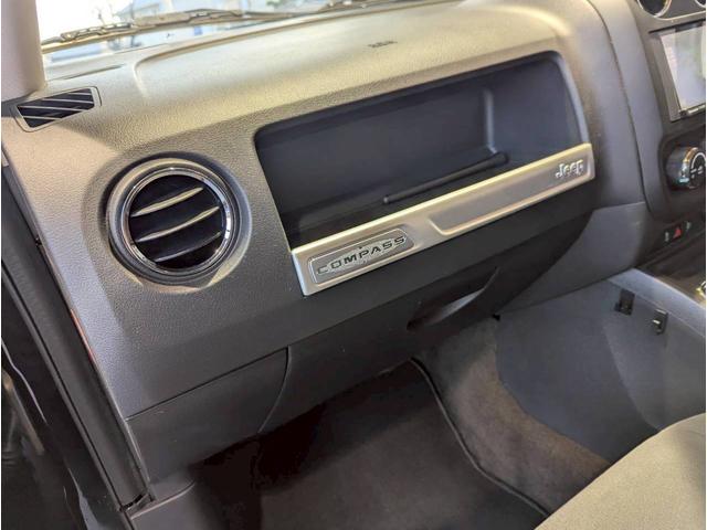 ジープ・コンパス アルティテュード　スポーツ　バックカメラ／サイドカメラ／クルーズコントロール／純正１７インチブラックアルミホイール／禁煙車／社外７インチナビ／ルーフレール／革巻きステアリング／ＥＴＣ／Ｂｌｕｅｔｏｏｔｈ（46枚目）