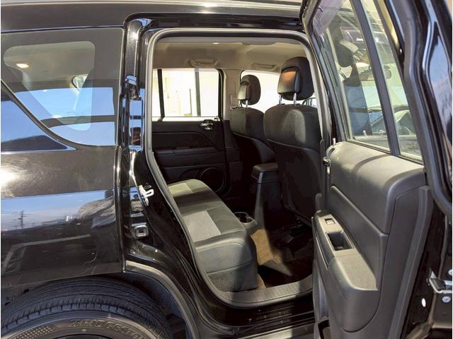 ジープ・コンパス アルティテュード　スポーツ　バックカメラ／サイドカメラ／クルーズコントロール／純正１７インチブラックアルミホイール／禁煙車／社外７インチナビ／ルーフレール／革巻きステアリング／ＥＴＣ／Ｂｌｕｅｔｏｏｔｈ（49枚目）