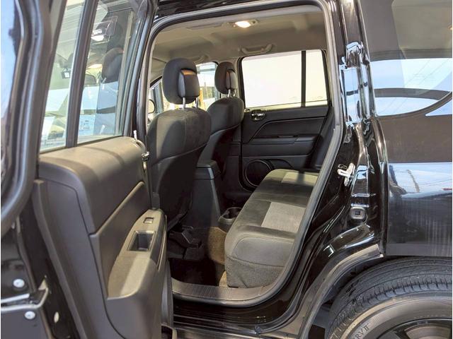 ジープ・コンパス アルティテュード　スポーツ　バックカメラ／サイドカメラ／クルーズコントロール／純正１７インチブラックアルミホイール／禁煙車／社外７インチナビ／ルーフレール／革巻きステアリング／ＥＴＣ／Ｂｌｕｅｔｏｏｔｈ（52枚目）