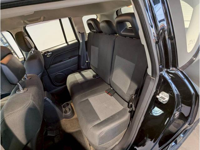 ジープ・コンパス アルティテュード　スポーツ　バックカメラ／サイドカメラ／クルーズコントロール／純正１７インチブラックアルミホイール／禁煙車／社外７インチナビ／ルーフレール／革巻きステアリング／ＥＴＣ／Ｂｌｕｅｔｏｏｔｈ（54枚目）