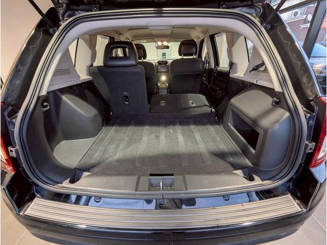 ジープ・コンパス アルティテュード　スポーツ　バックカメラ／サイドカメラ／クルーズコントロール／純正１７インチブラックアルミホイール／禁煙車／社外７インチナビ／ルーフレール／革巻きステアリング／ＥＴＣ／Ｂｌｕｅｔｏｏｔｈ（59枚目）