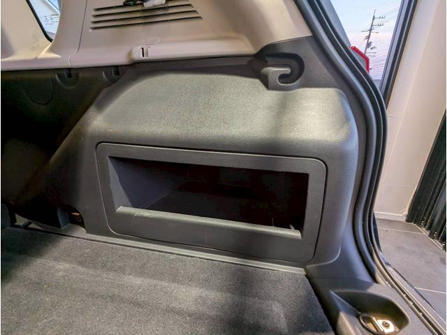 ジープ・コンパス アルティテュード　スポーツ　バックカメラ／サイドカメラ／クルーズコントロール／純正１７インチブラックアルミホイール／禁煙車／社外７インチナビ／ルーフレール／革巻きステアリング／ＥＴＣ／Ｂｌｕｅｔｏｏｔｈ（61枚目）