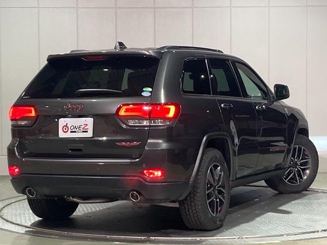 トレイルホーク 4WD・限定車・エアサス・純正ナビ・ハーフレザーシート・純正18AW・LEDデイライト・STOP機能付・アルパイン製スピーカー・AppleCarPlay・AndroidAuto・前面衝突警報(46枚目)