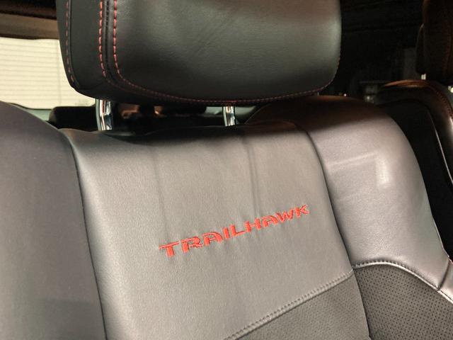 トレイルホーク 4WD・限定車・エアサス・純正ナビ・ハーフレザーシート・純正18AW・LEDデイライト・STOP機能付・アルパイン製スピーカー・AppleCarPlay・AndroidAuto・前面衝突警報(75枚目)