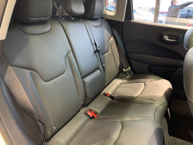 リミテッド 4WD サンルーフ 純正ナビ 本革シート シートヒーター パワーシート クルーズコントロール バックカメラ 全面衝突警報 コーナーセンサー アイドリングストップ ETC 電子制御式パーキングブレーキ(13枚目)