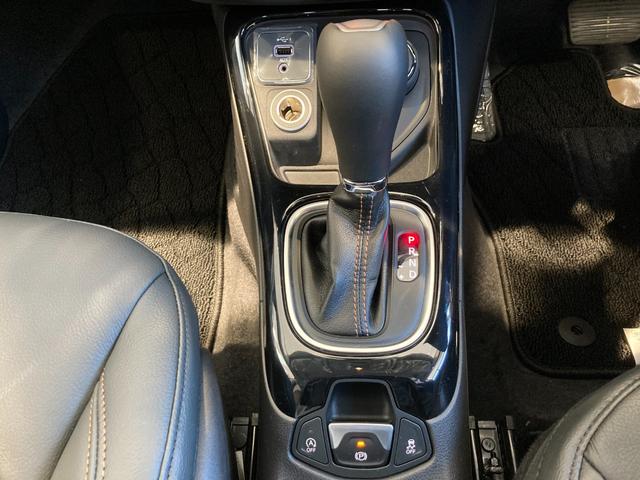 リミテッド 4WD サンルーフ 純正ナビ 本革シート シートヒーター パワーシート クルーズコントロール バックカメラ 全面衝突警報 コーナーセンサー アイドリングストップ ETC 電子制御式パーキングブレーキ(69枚目)