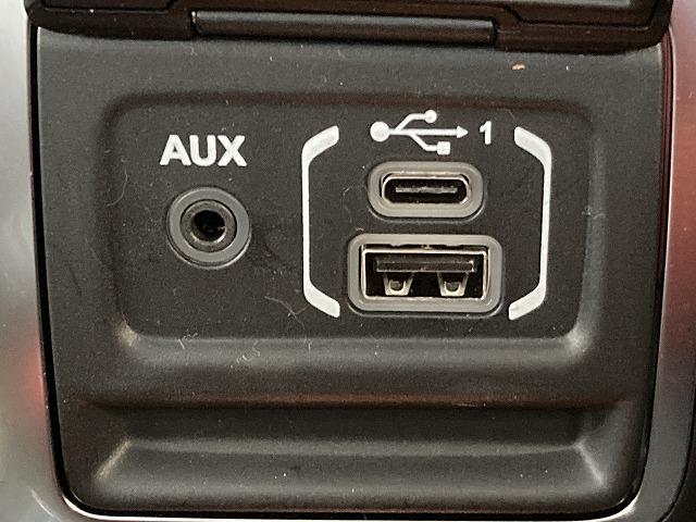 サハラ ワンオーナー 4WD 純正ナビ バックカメラ 黒本革シート シートヒーター ハンドルヒーター ETC2.0 純正ドラレコ前後 アルパインスピーカー アダプティブクルーズコントロール フルセグ LED(10枚目)