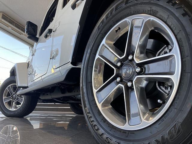 サハラ ワンオーナー 4WD 純正ナビ バックカメラ 黒本革シート シートヒーター ハンドルヒーター ETC2.0 純正ドラレコ前後 アルパインスピーカー アダプティブクルーズコントロール フルセグ LED(12枚目)